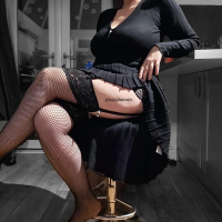 bustybritwife