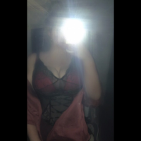 thebustyblondeee